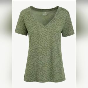 GAP Organic Cotton V-Neck T-shirt NWT Size M Tall Green Animal Print